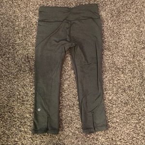 🍋Like new Lululemon crops